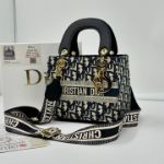 صورة ميني ليدي ديور مع علبه mini lady dior