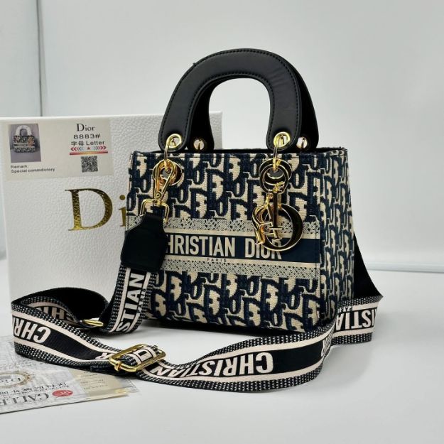 صورة ميني ليدي ديور مع علبه mini lady dior