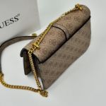صورة كروس جيس حجم وسط مع علبه  Guess