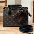 صورة كروس LV مع علبة
