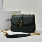 صورة كروس جيس حجم وسط مع علبه  Guess