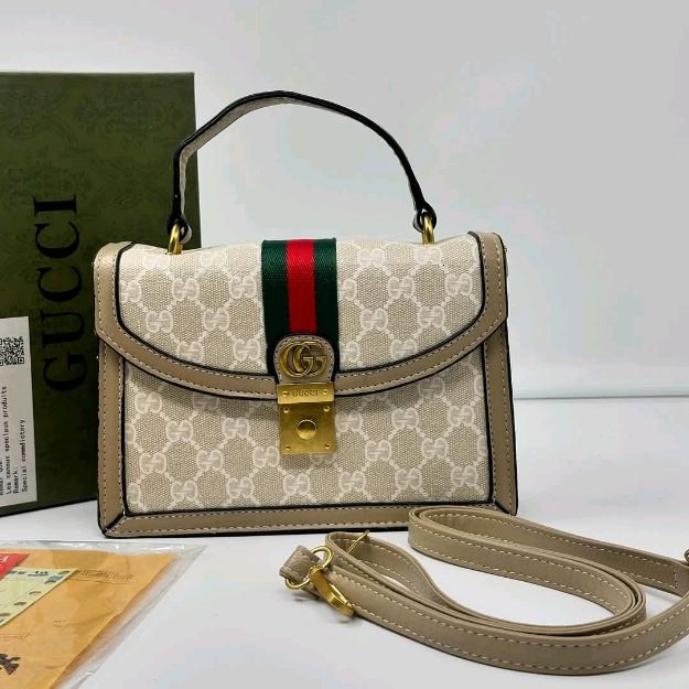 صورة كروس جوتشي مع علبة - Gucci
