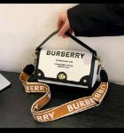 صورة كروس Burberry مع علبة - لون بني