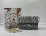 صورة كروس ديور مع علبة - Dior