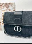 صورة كروس ديور مع علبة - Dior